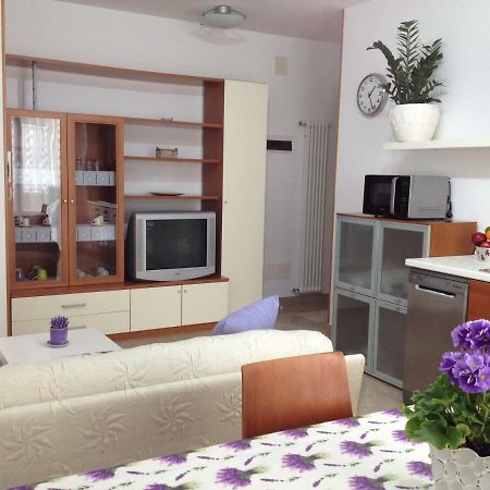 Aloe Beach Apartments, Ombrellone, Parcheggio E Uso Di Biciclette Gratis Rimini Exterior photo